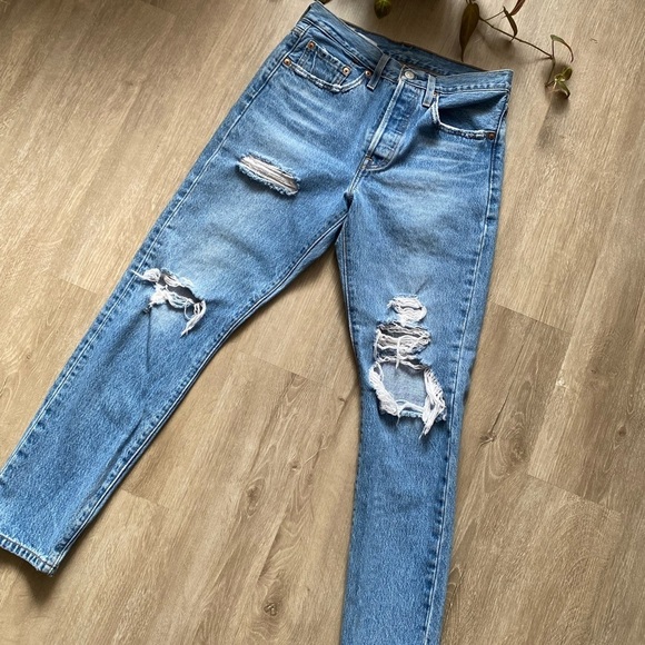 Levi's Big E 501  Distressed Jeans - Picture 8 of 9